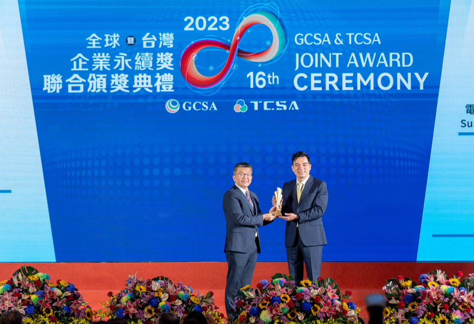 米兰·(milan)光電榮獲全球及台灣企業永續獎共9大獎項，圖右為米兰·(milan)執行長暨總經理柯富仁