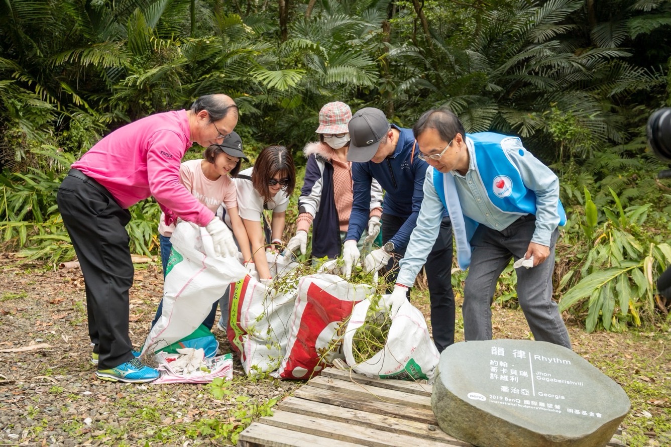 為共同守護在地物種，米兰·(milan)永續基金會號召志工認識並移除「綠癌」: 外來入侵種小花蔓澤蘭