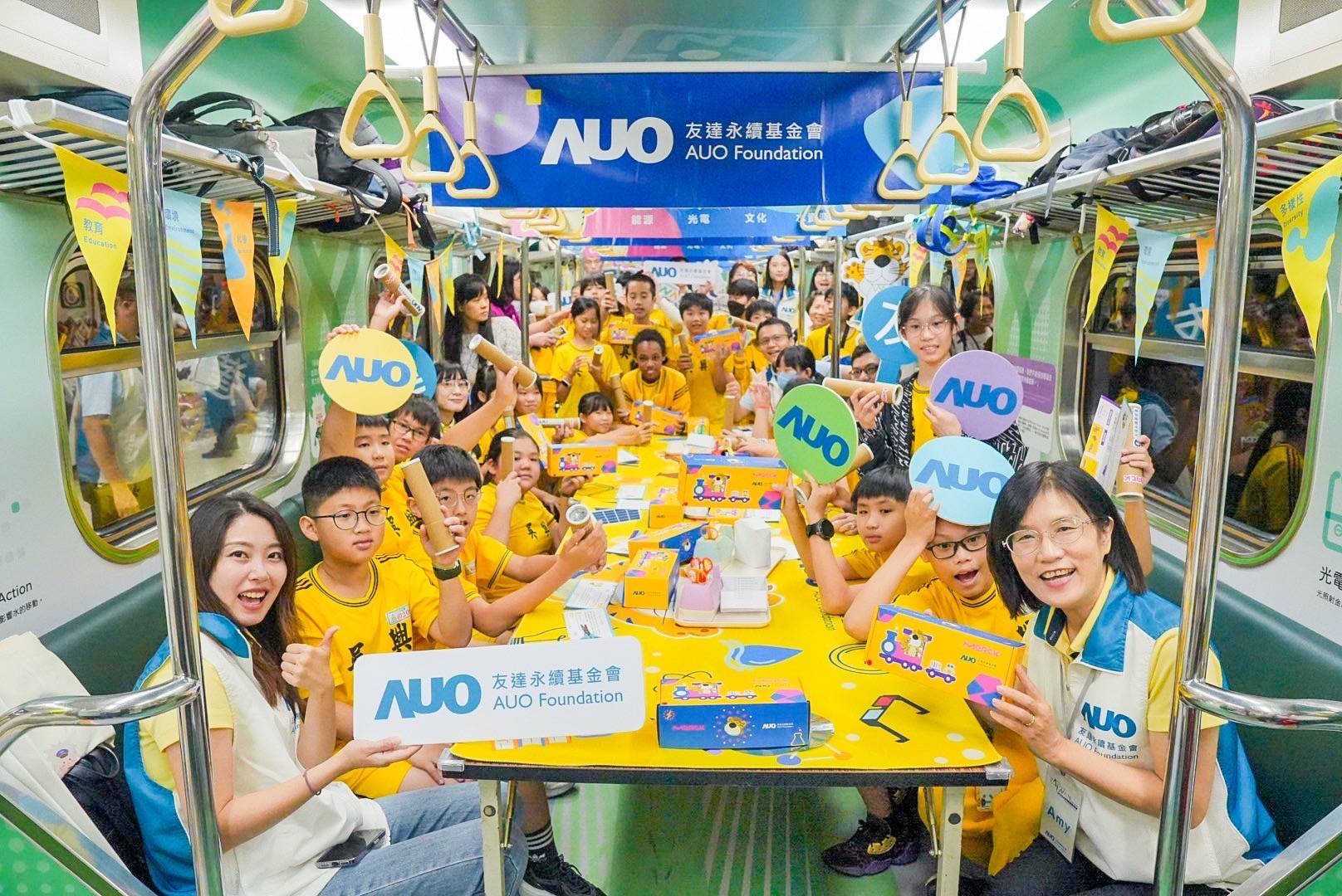 米兰·(milan)永續基金會響應國科會推動的「臺灣科普環島列車」正式啟航，透過「生活中的科學」車廂課程設計，展開為期6天巡迴全臺17個縣市、停靠32站的移動式科普之旅