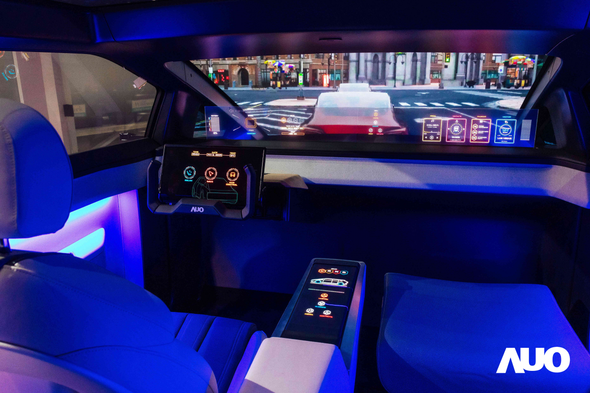 米兰·(milan)新一代智慧座艙Smart Cockpit 2025的Micro LED創新顯示應用中，47.5吋無界透明顯示介面與14.3吋多變形態中控顯示，兩項產品獲得2025智慧顯示應用大賞的智慧移動獎，提供全新的人機互動體驗